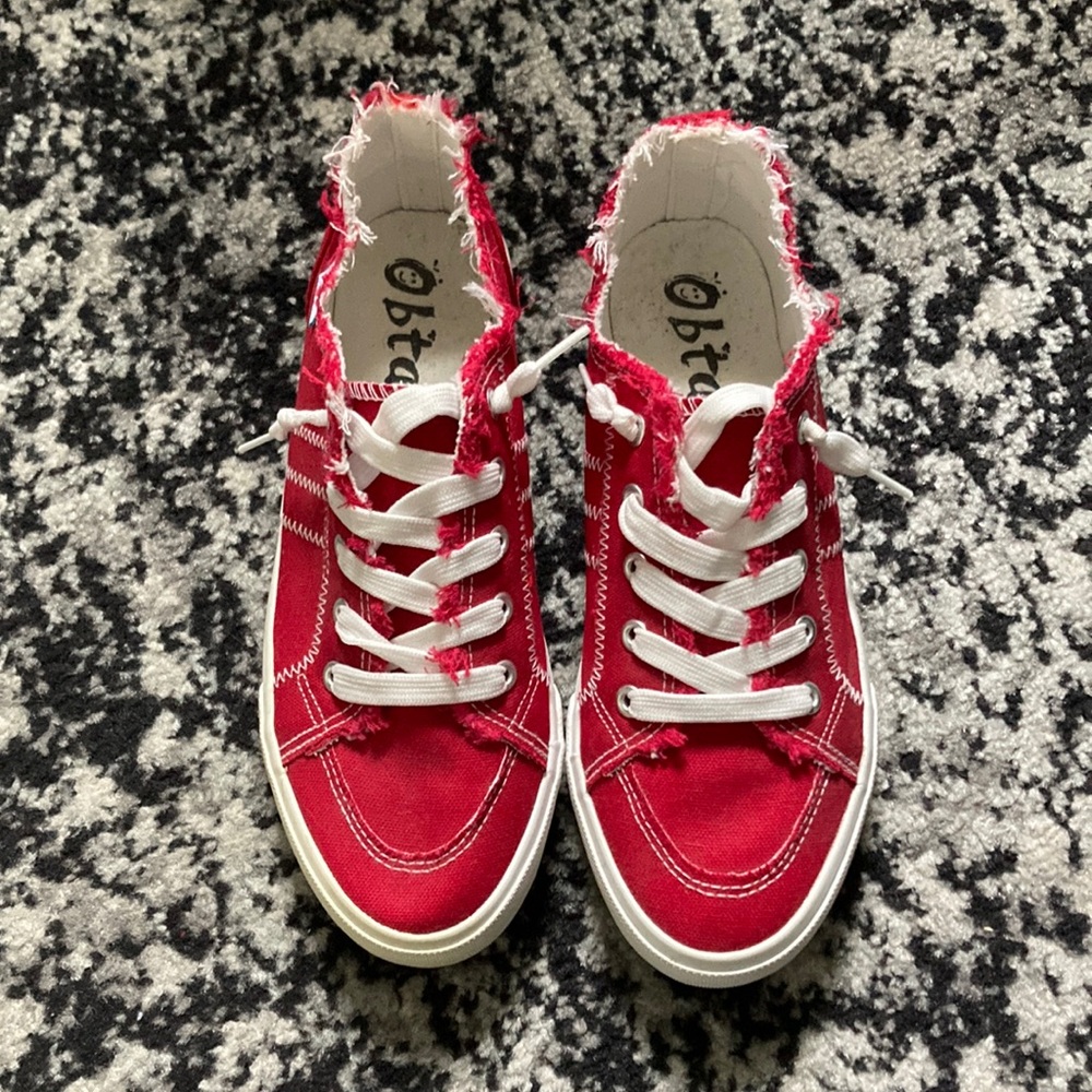Obtaom Red Converse-like Shoes